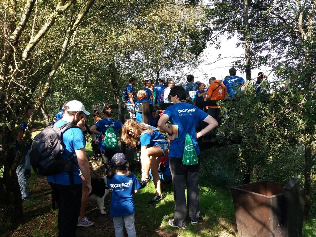 Decathlon y el Anillo Verde de la Bahía de Santander en la jornada de voluntariado de 2017